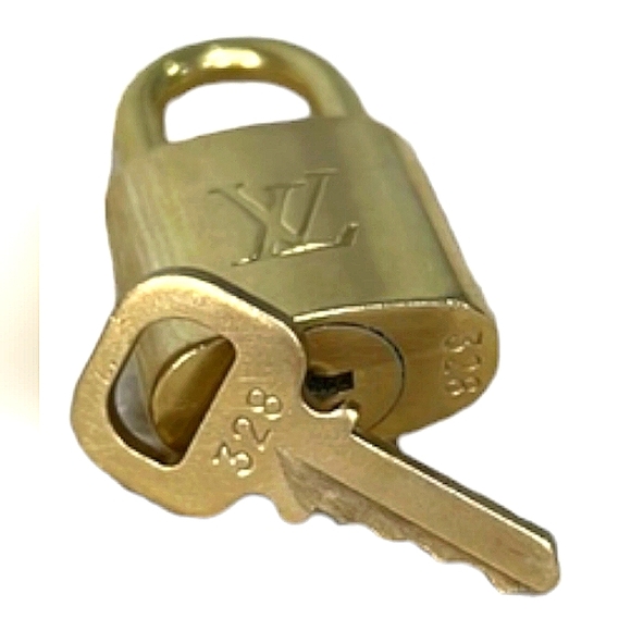 LOUIS VUITTON AUTHENTIC LOCK ๐ AND KEY ๐ โจ๏ธ๐328โจ๏ธ - Picture 2 of 4